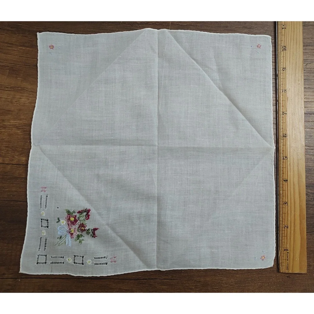 Vintage Handkerchief Hankie Embroidered Floral Bouquet Corner Accents White Z27